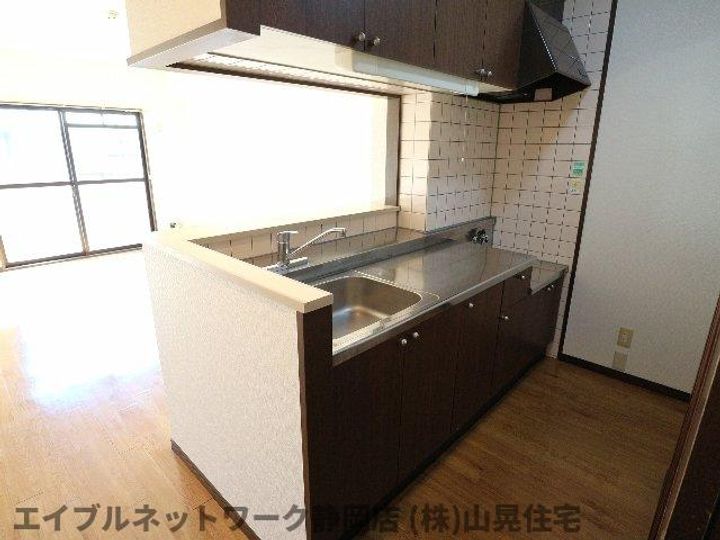 静岡県静岡市葵区沓谷5丁目(マンション)の賃貸物件のキッチン
