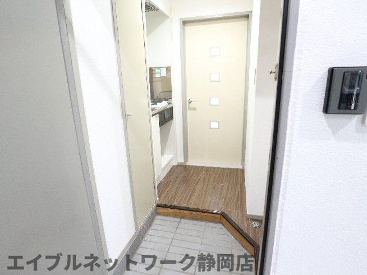 静岡県静岡市葵区三番町(マンション)の賃貸物件の玄関