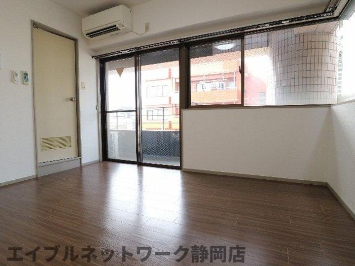 静岡県静岡市葵区三番町(マンション)の賃貸物件の居間