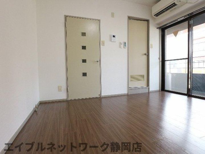静岡県静岡市葵区三番町(マンション)の賃貸物件の居間