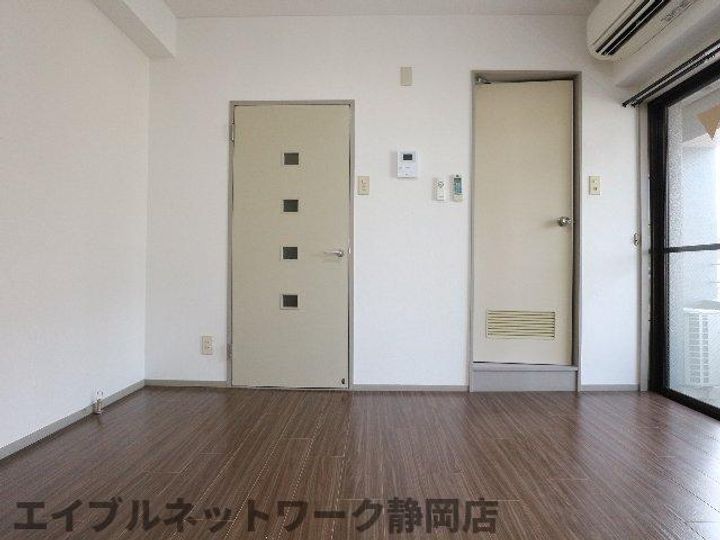 静岡県静岡市葵区三番町(マンション)の賃貸物件の居間