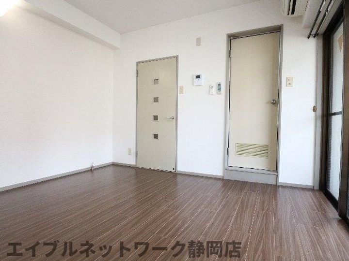 静岡県静岡市葵区三番町(マンション)の賃貸物件の居間