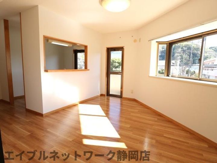 静岡県静岡市葵区昭府2丁目(マンション)の賃貸物件の居間