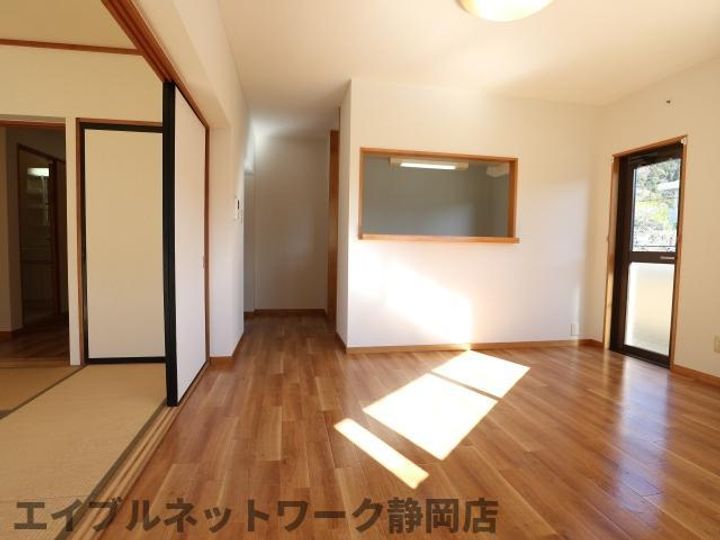 静岡県静岡市葵区昭府2丁目(マンション)の賃貸物件の居間