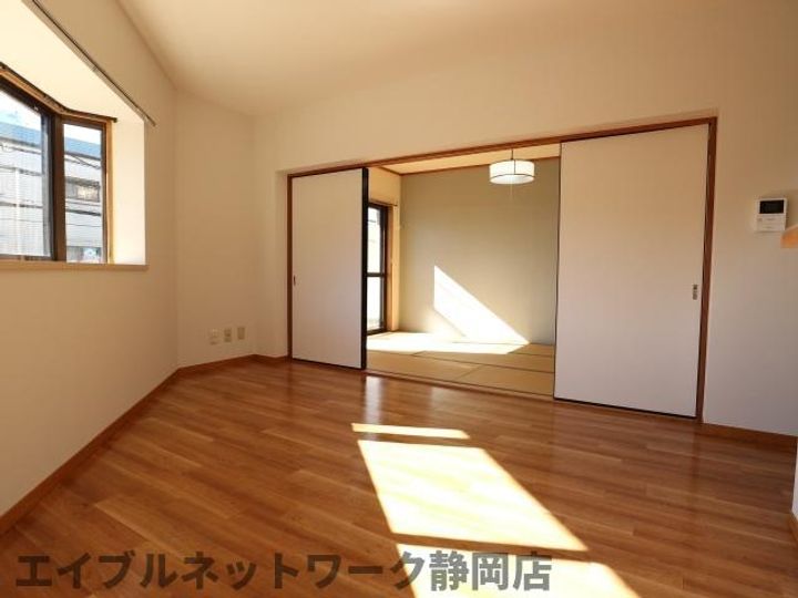 静岡県静岡市葵区昭府2丁目(マンション)の賃貸物件の居間