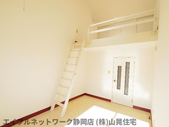 静岡県静岡市葵区昭府2丁目(アパート)の賃貸物件の居間