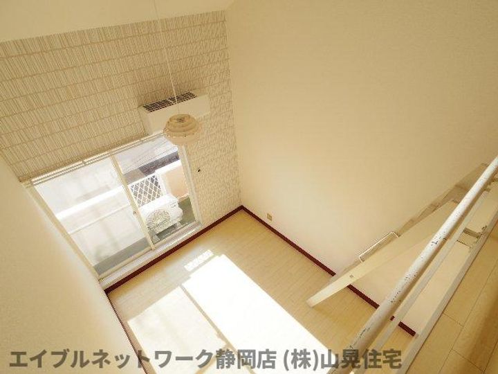 静岡県静岡市葵区昭府2丁目(アパート)の賃貸物件の居間