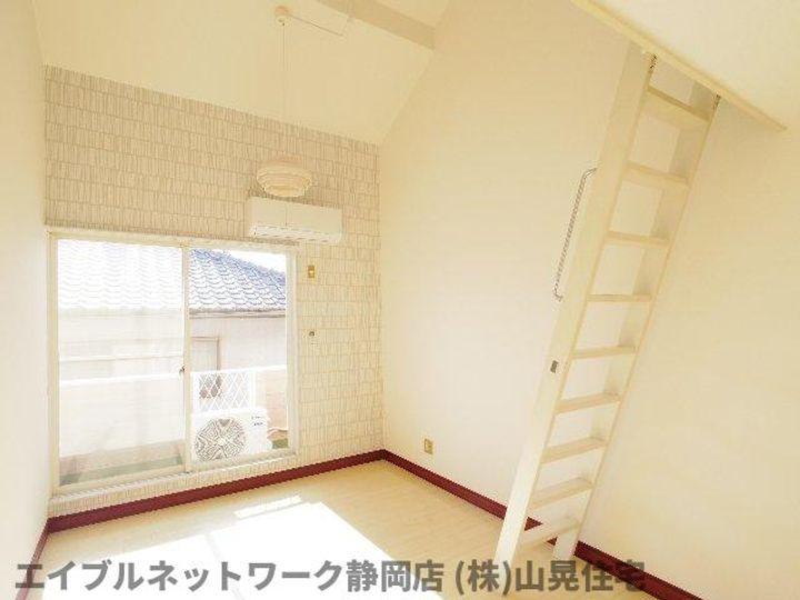 静岡県静岡市葵区昭府2丁目(アパート)の賃貸物件の居間