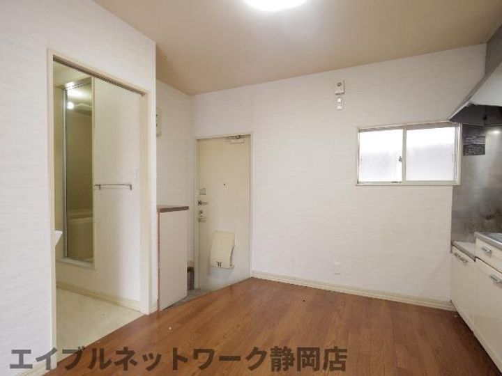 静岡県静岡市葵区新伝馬2丁目(アパート)の賃貸物件の居間