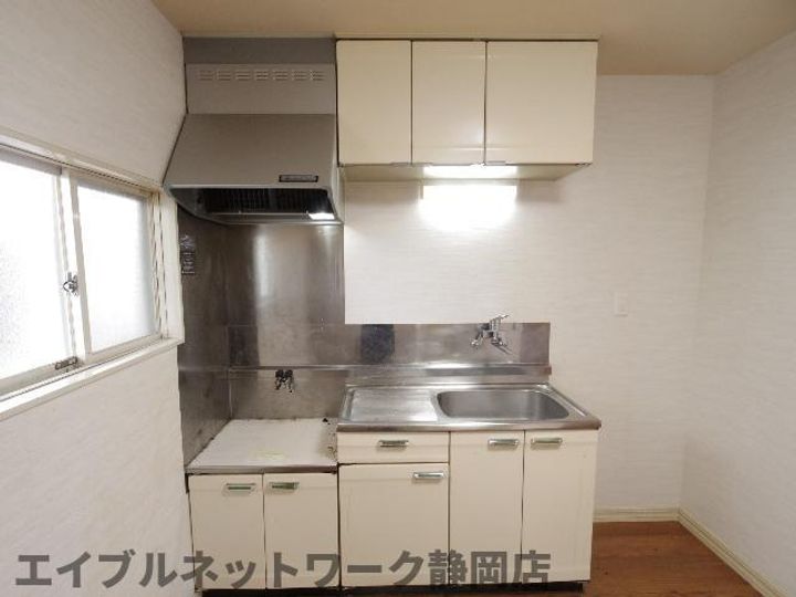 静岡県静岡市葵区新伝馬2丁目(アパート)の賃貸物件のキッチン
