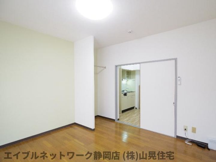 静岡県静岡市葵区新伝馬3丁目(マンション)の賃貸物件の居間