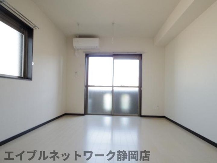 静岡県静岡市葵区新通1丁目(マンション)の賃貸物件の居間