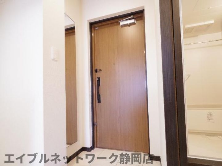 静岡県静岡市葵区新通1丁目(マンション)の賃貸物件の玄関