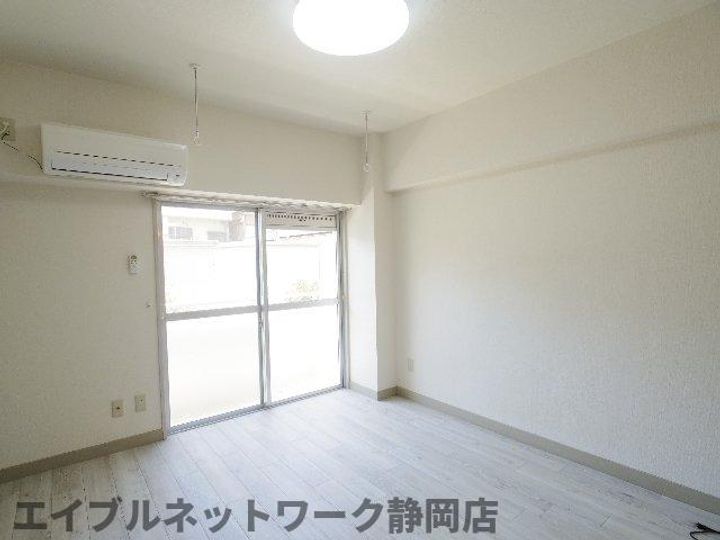 静岡県静岡市葵区末広町(マンション)の賃貸物件の居間