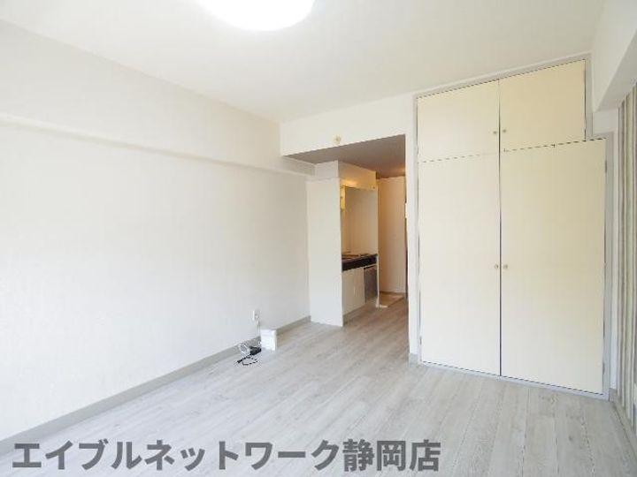 静岡県静岡市葵区末広町(マンション)の賃貸物件の居間
