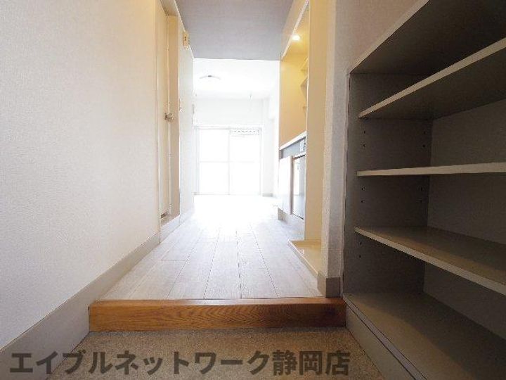 静岡県静岡市葵区末広町(マンション)の賃貸物件の玄関
