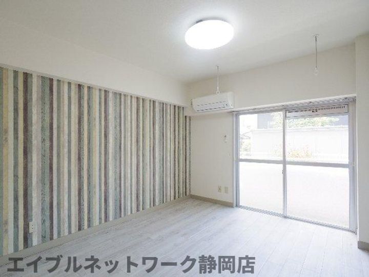 静岡県静岡市葵区末広町(マンション)の賃貸物件の居間