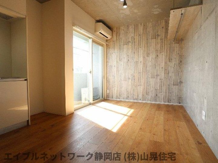 静岡県静岡市葵区住吉町2丁目(マンション)の賃貸物件の居間