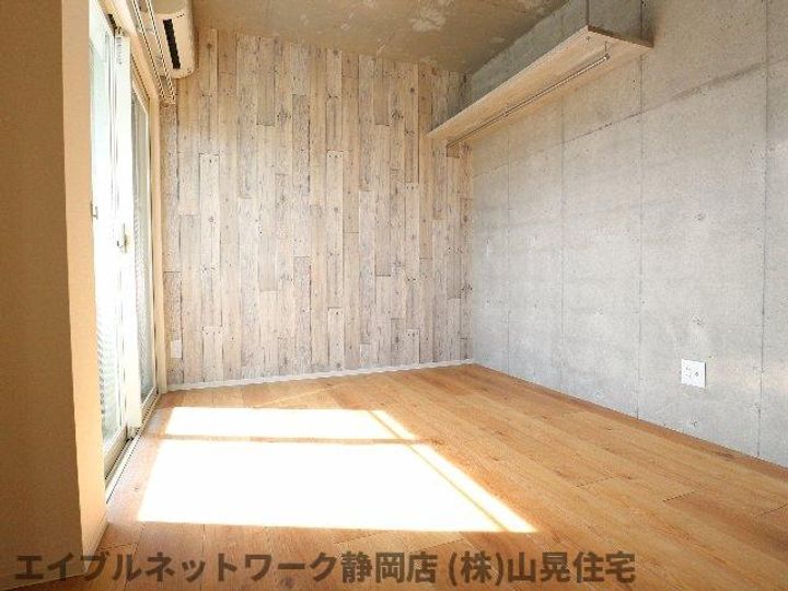 静岡県静岡市葵区住吉町2丁目(マンション)の賃貸物件の居間