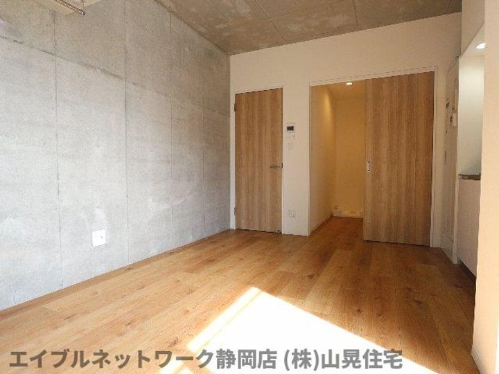 静岡県静岡市葵区住吉町2丁目(マンション)の賃貸物件の居間