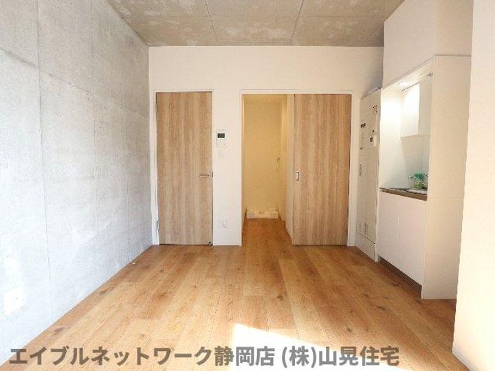 静岡県静岡市葵区住吉町2丁目(マンション)の賃貸物件の居間