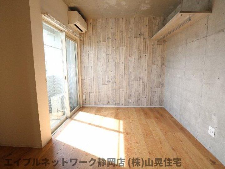 静岡県静岡市葵区住吉町2丁目(マンション)の賃貸物件の居間