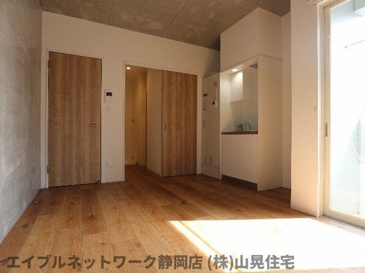 静岡県静岡市葵区住吉町2丁目(マンション)の賃貸物件の居間