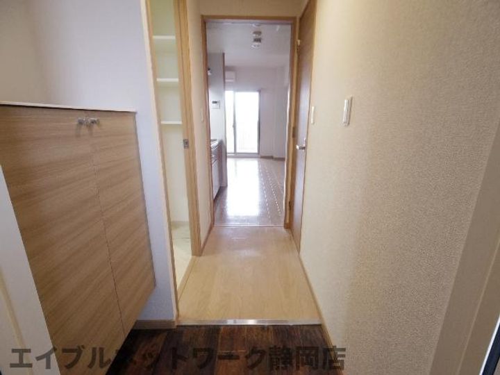 静岡県静岡市葵区駿河町(マンション)の賃貸物件の玄関