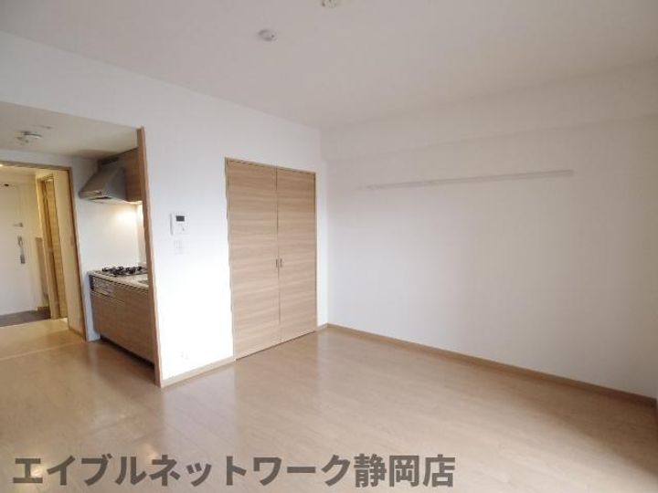 静岡県静岡市葵区駿河町(マンション)の賃貸物件の居間