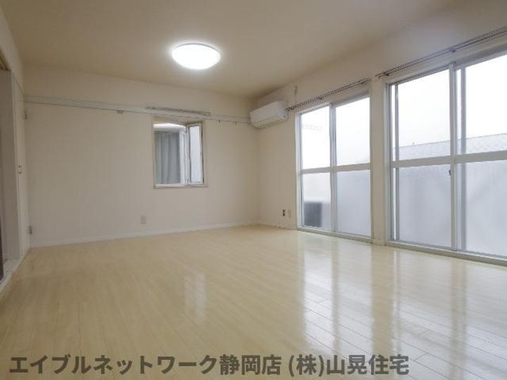 静岡県静岡市葵区千代2丁目(アパート)の賃貸物件201の居間