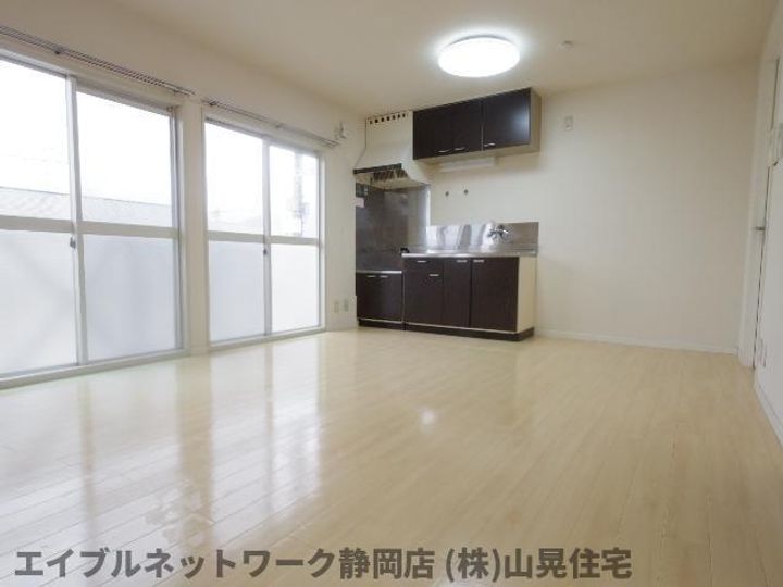 静岡県静岡市葵区千代2丁目(アパート)の賃貸物件201の居間