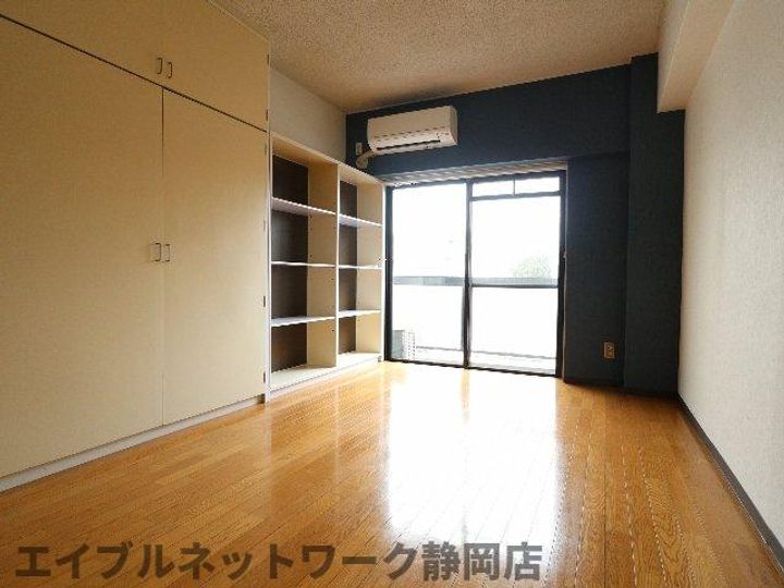 静岡県静岡市葵区鷹匠2丁目(マンション)の賃貸物件の居間