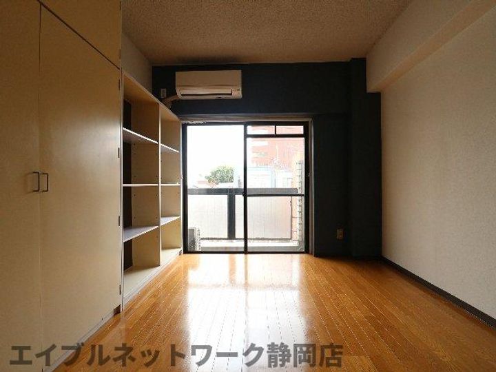 静岡県静岡市葵区鷹匠2丁目(マンション)の賃貸物件の居間