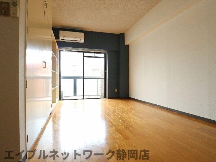 静岡県静岡市葵区鷹匠2丁目(マンション)の賃貸物件の居間