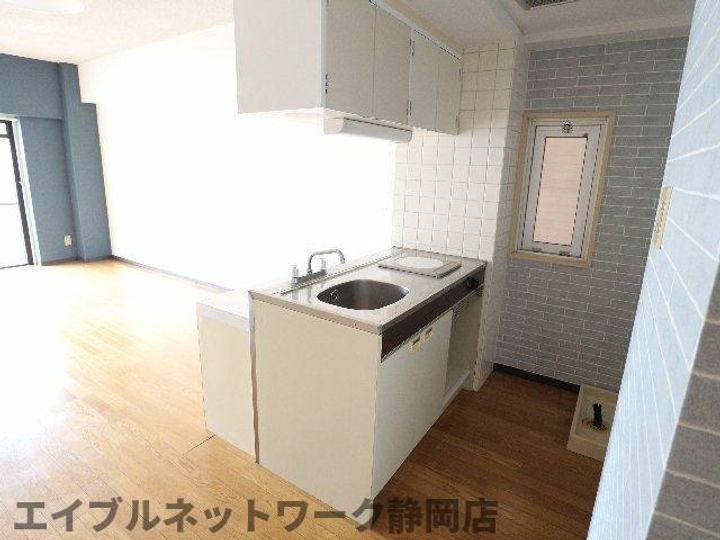 静岡県静岡市葵区鷹匠2丁目(マンション)の賃貸物件のキッチン