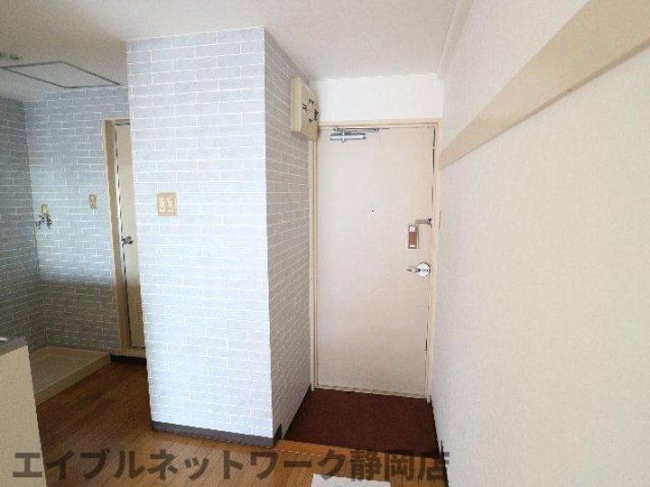 静岡県静岡市葵区鷹匠2丁目(マンション)の賃貸物件の玄関