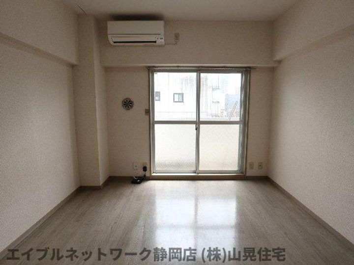 静岡県静岡市葵区鷹匠3丁目(マンション)の賃貸物件の居間