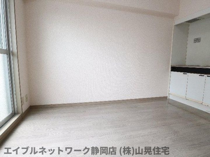 静岡県静岡市葵区鷹匠3丁目(マンション)の賃貸物件の居間