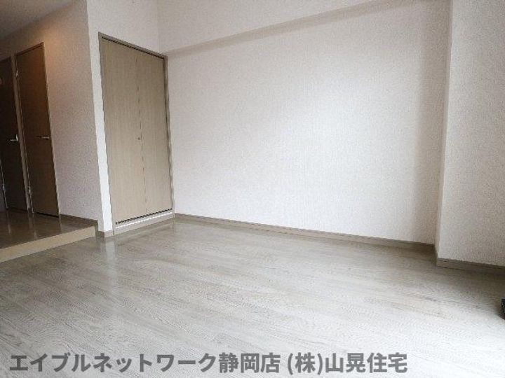静岡県静岡市葵区鷹匠3丁目(マンション)の賃貸物件の居間