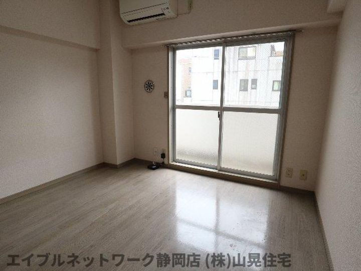 静岡県静岡市葵区鷹匠3丁目(マンション)の賃貸物件の居間