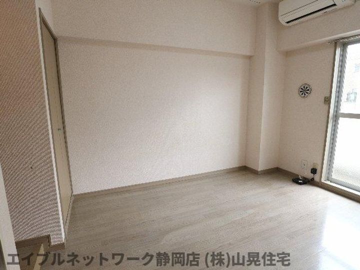 静岡県静岡市葵区鷹匠3丁目(マンション)の賃貸物件の居間