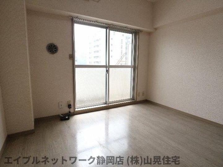 静岡県静岡市葵区鷹匠3丁目(マンション)の賃貸物件の居間