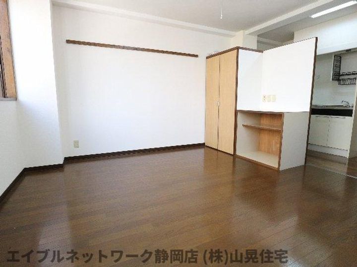 静岡県静岡市葵区鷹匠3丁目(マンション)の賃貸物件の居間