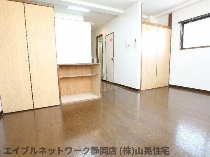 静岡県静岡市葵区鷹匠3丁目(マンション)の賃貸物件の居間