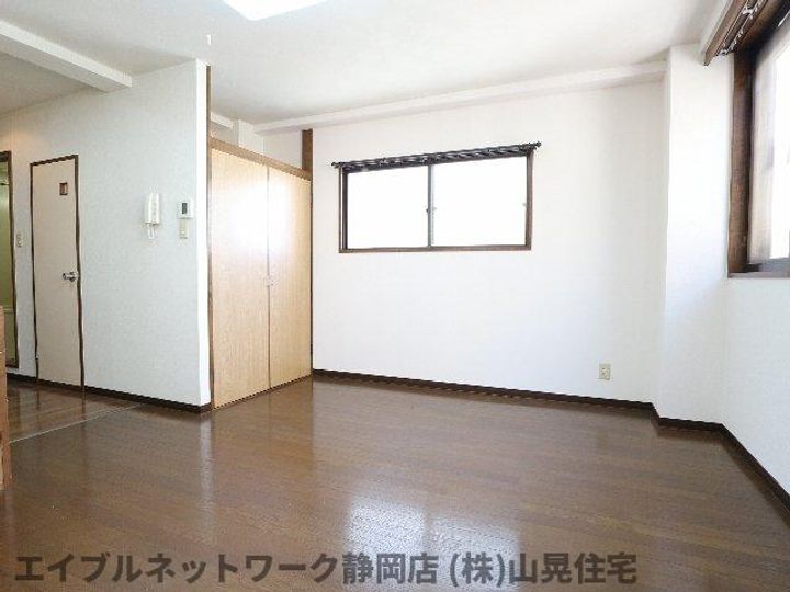 静岡県静岡市葵区鷹匠3丁目(マンション)の賃貸物件の居間