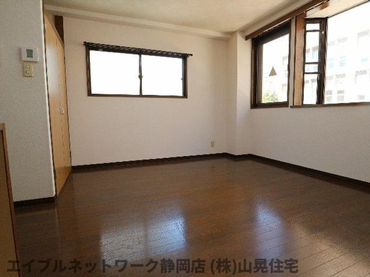 静岡県静岡市葵区鷹匠3丁目(マンション)の賃貸物件の居間