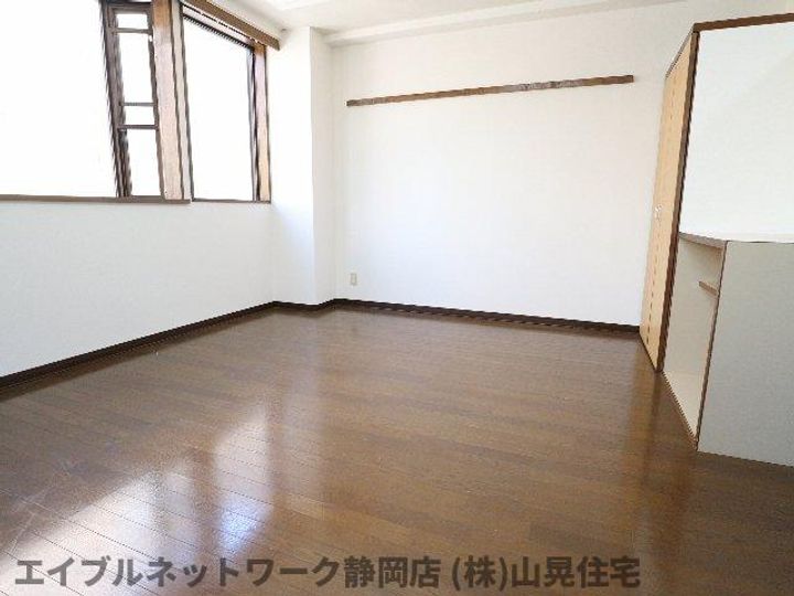 静岡県静岡市葵区鷹匠3丁目(マンション)の賃貸物件の居間