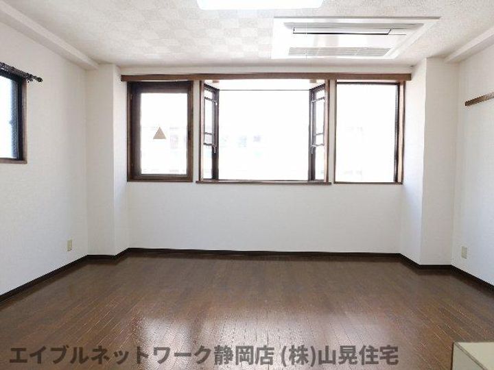 静岡県静岡市葵区鷹匠3丁目(マンション)の賃貸物件の居間