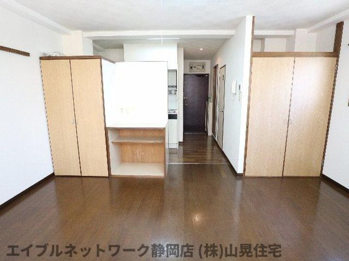 静岡県静岡市葵区鷹匠3丁目(マンション)の賃貸物件の居間