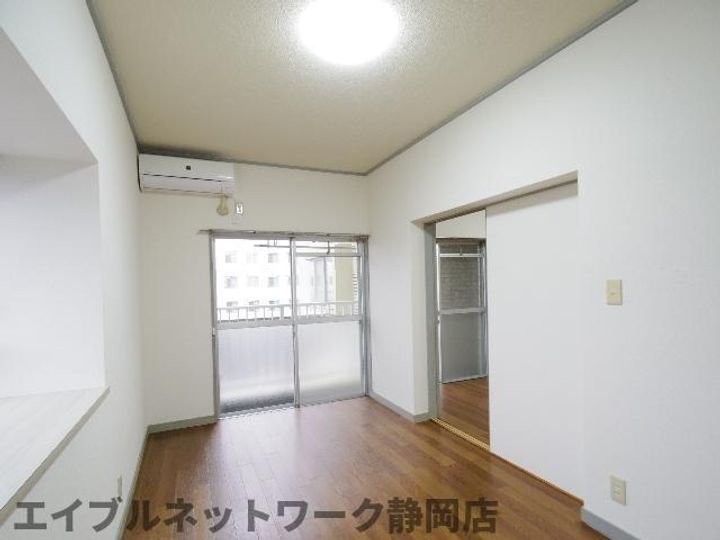 静岡県静岡市葵区辰起町(マンション)の賃貸物件の居間